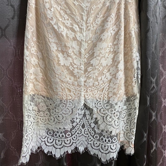 GORGEOUS white lace overlay skirt 🤍 - Picture 2 of 3